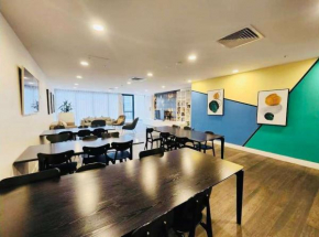 Quality Inner City Living - Bright 16th Floor Apt